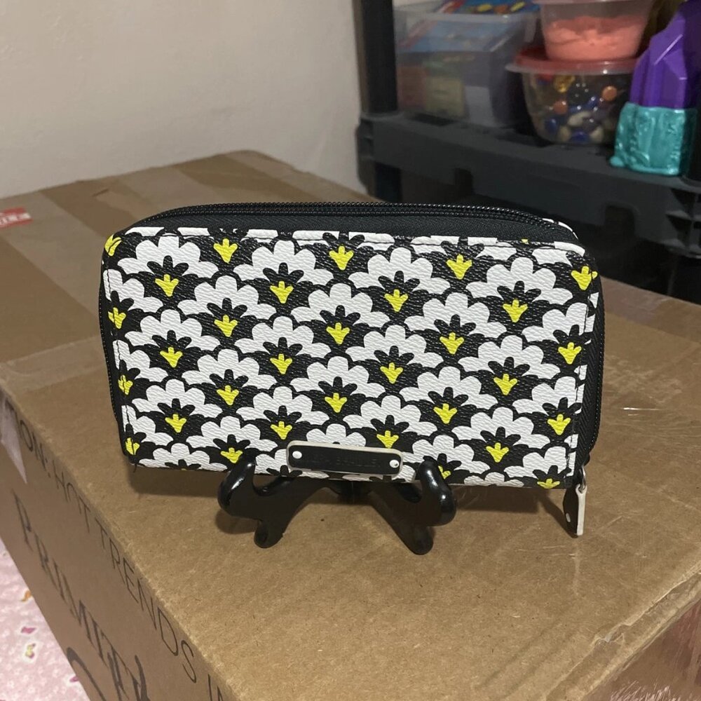 Vera Bradley Fanfare Zip Around Wallet - EUC